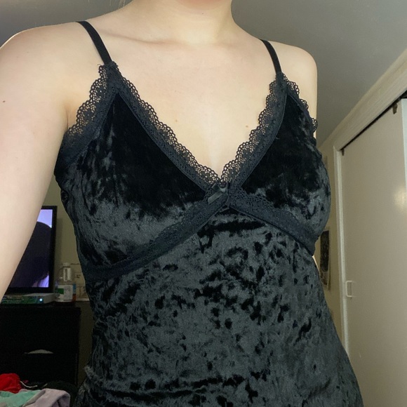VELVET LACE DRESS - Picture 2 of 3